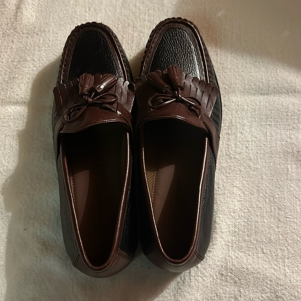 Johnston & Murphy leather shoe - never worn